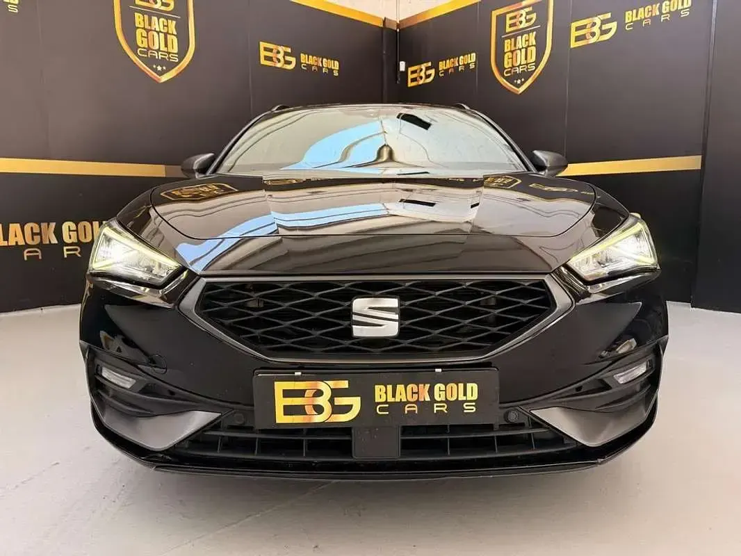 Usado Seat Leon FR 150 CV (110 kW) 2022 Negro Familiar
