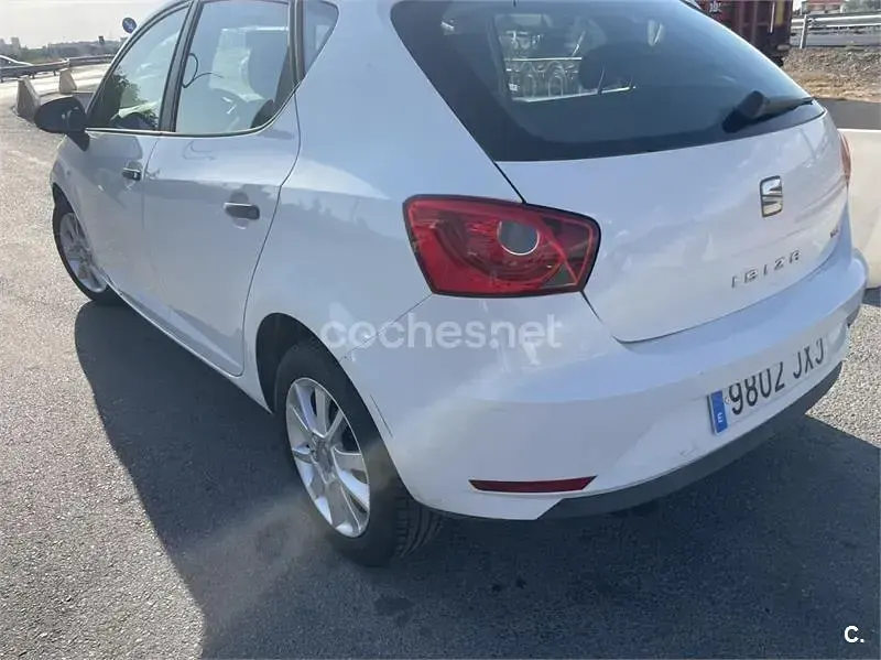 Usado Seat Ibiza Reference 90 CV (66 kW) 2017 Blanco Berlina
