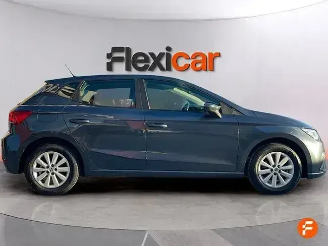 Usado Seat Ibiza Style 80 CV (58 kW) 2023 Gris Utilitario
