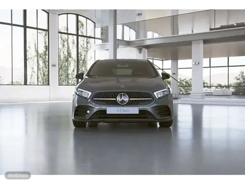 Usado Mercedes A180 116 CV (85 kW) 2022 Gris Berlina