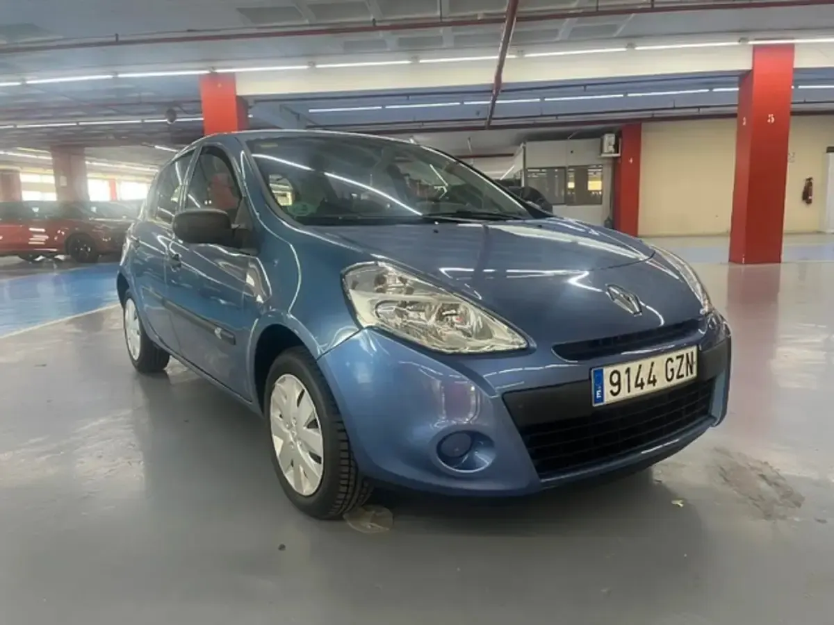 Usado Renault Clio Expression 75 CV (55 kW) 2010 Utilitario