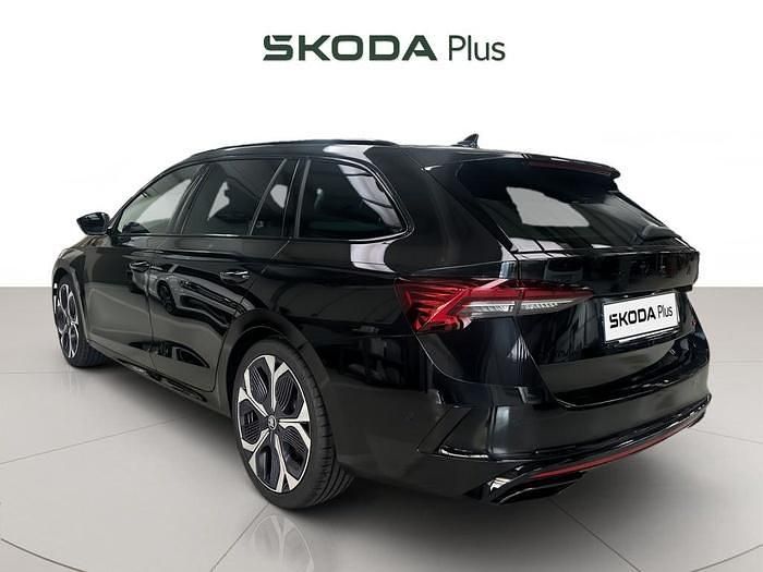 Negro Nuevo 2025 Skoda Octavia RS Familiar | 47.300 € (Caro) - Imagen 1/4