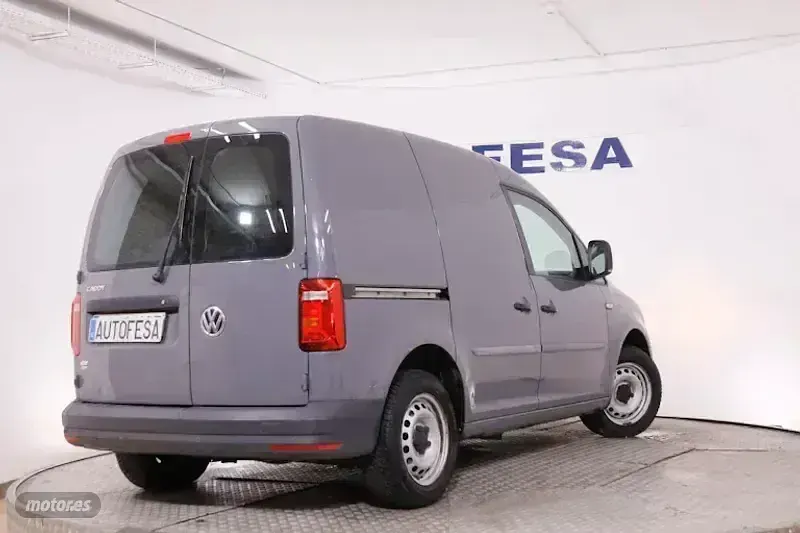Usado VW Caddy 102 CV (75 kW) 2018 Gris Monovolumen