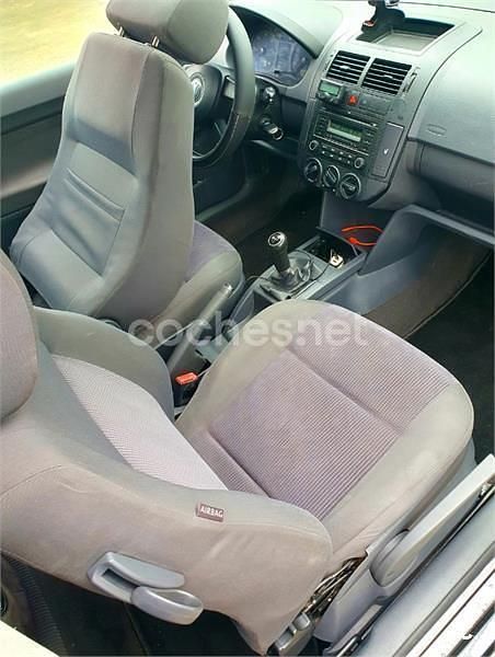 Usado VW Polo Highline 100 CV (73 kW) 2006 Negro Utilitario