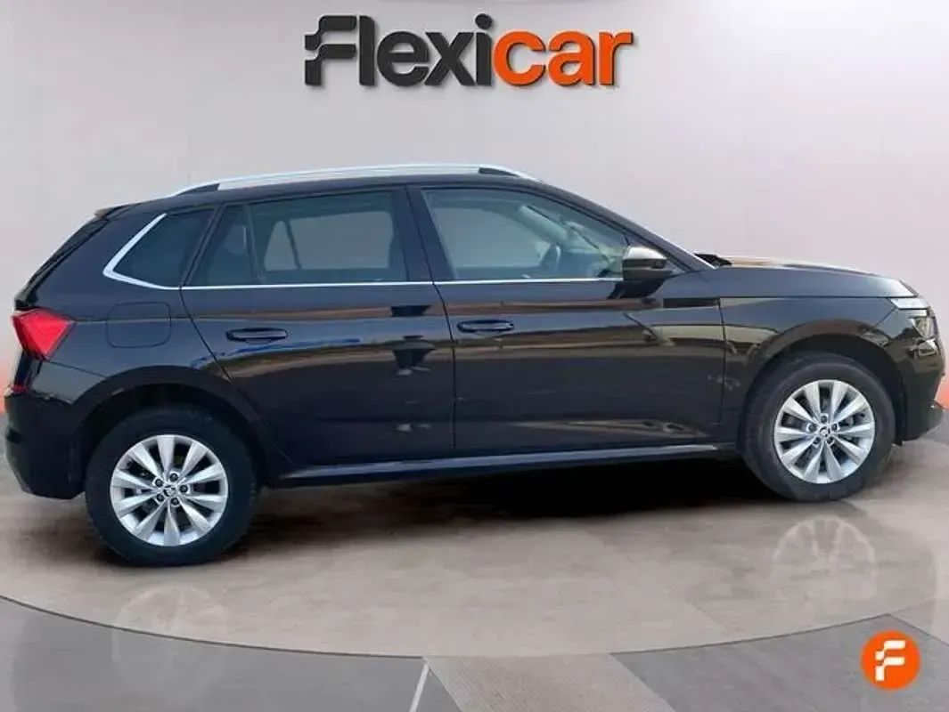 Usado Skoda Kamiq Ambition 90 CV (66 kW) 2022 Negro SUV