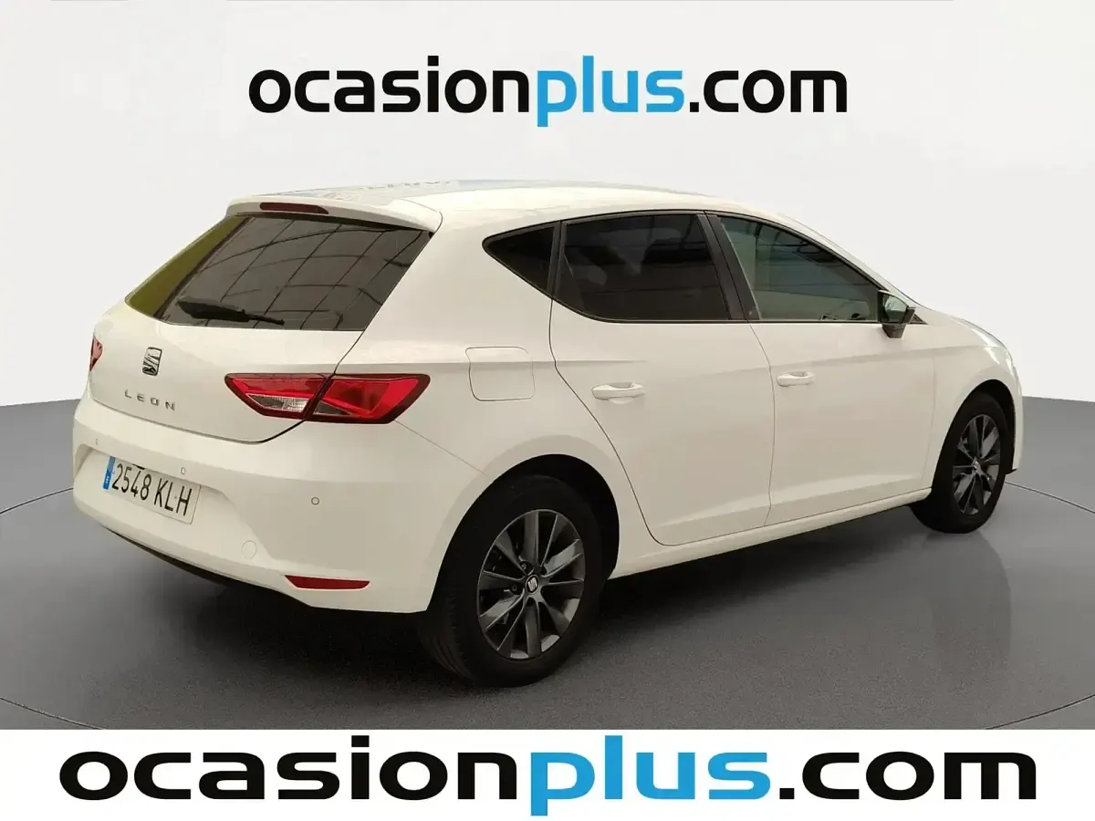 Usado Seat Leon Style 110 CV (80 kW) 2018 Blanco Berlina
