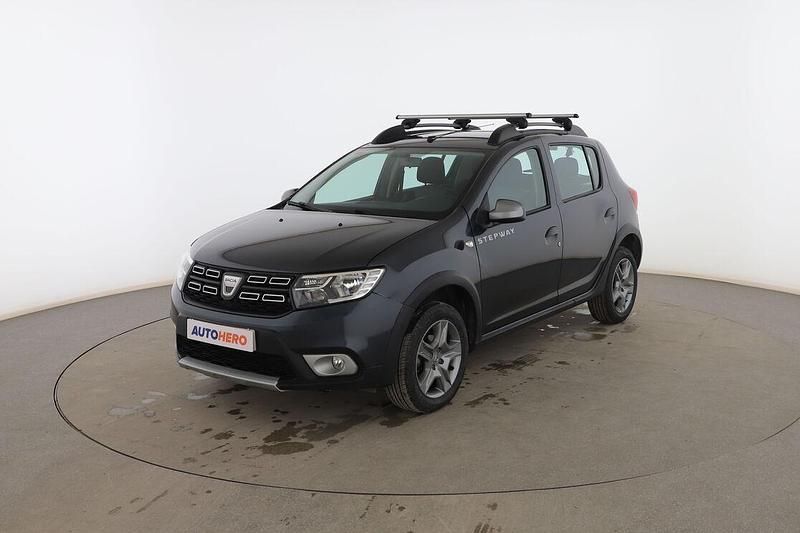 Negro Usado 2018 Dacia Sandero Essentiel Utilitario | 10.099 € (Precio justo) - Imagen 1/3
