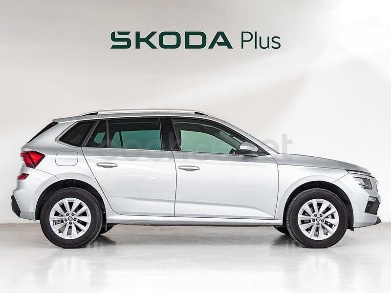Usado Skoda Kamiq Selection 115 CV (84 kW) 2025 Gris plata SUV