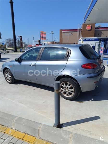 Usado Alfa Romeo 147 Progression 115 CV (84 kW) 2003 Gris / plata Utilitario