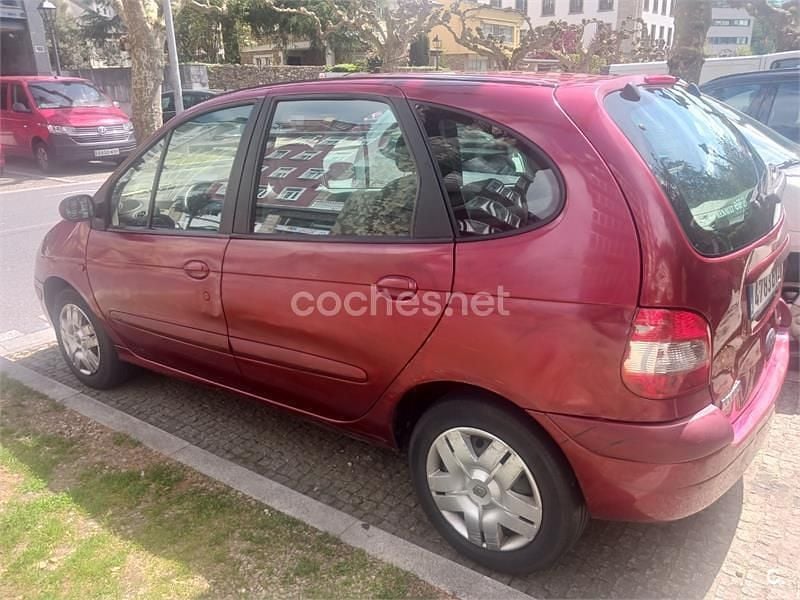 Usado Renault Scénic Dynamique 115 CV (84 kW) 2003 Granate Monovolumen