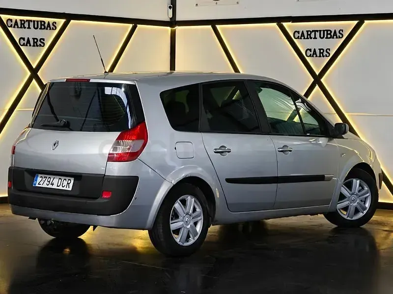 Usado Renault Scénic Expression 120 CV (88 kW) 2005 Gris / plata Monovolumen