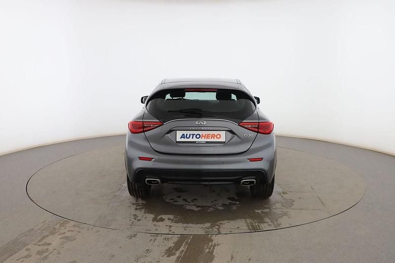 Usado Infiniti Q30 Premium 170 CV (125 kW) 2019 Gris Berlina