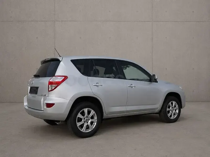 Usado Toyota RAV4 150 CV (110 kW) 2011 Gris / plata SUV