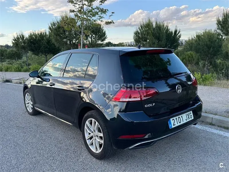 Usado VW Golf VII Advance 125 CV (91 kW) 2017 Negro Berlina