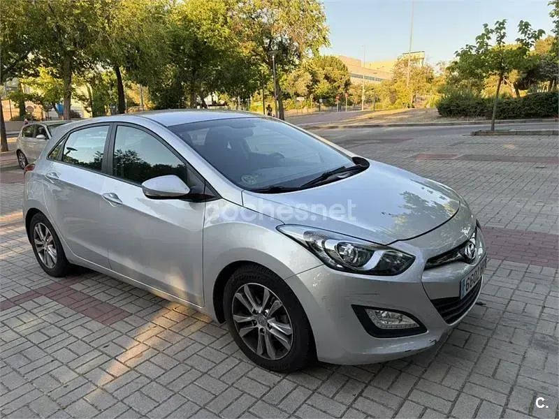 Usado Hyundai i30 GLS 110 CV (80 kW) 2013 Gris / plata Berlina