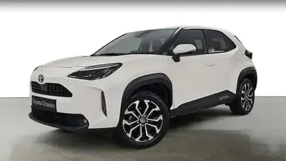 Usado Toyota Yaris Hybrid Active 116 CV (85 kW) 2023 Blanco Pickup/Camioneta