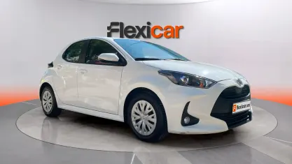 Usado Toyota Yaris Active 72 CV (52 kW) 2023 Blanco Utilitario