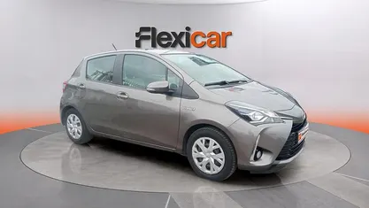 Usado Toyota Yaris Hybrid Active 100 CV (73 kW) 2019 Berlina