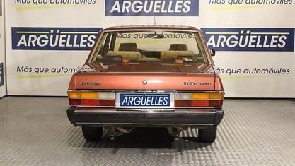Begagnad Peugeot 604 GTi 155 HK (114 kW) 1981 Brun Sedan