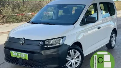 Usado VW Caddy 102 CV (75 kW) 2021 Blanco Monovolumen