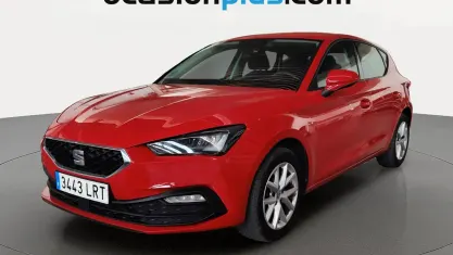 Usado Seat Leon Reference 110 CV (80 kW) 2021 Rojo Utilitario
