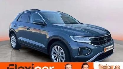 Usado VW T-Roc Life 150 CV (110 kW) 2023 Verde SUV