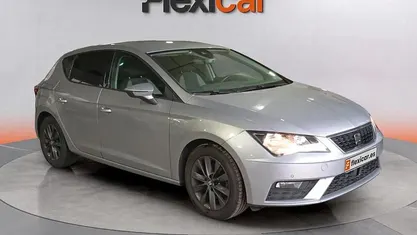 Usado Seat Leon Style 130 CV (95 kW) 2020 Gris Berlina