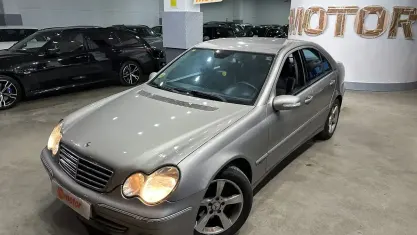 Begagnad Mercedes C220 Avantgarde 150 HK (110 kW) 2006 Beige Sedan