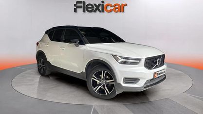 Käytetty Volvo XC40 R-Design 151 HP (111 kW) 2019 Valkoinen Katumaasturi