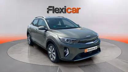 Usado Kia Stonic 84 CV (61 kW) 2023 Verde SUV