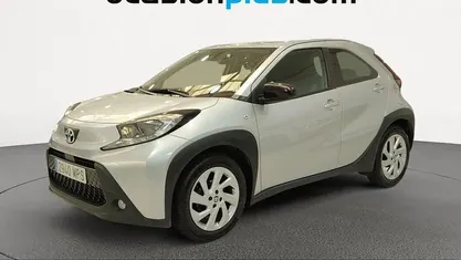 Usado Toyota Aygo X Play 72 CV (52 kW) 2024 Gris SUV