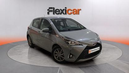 Używany Toyota Yaris Active 69 KM (50 kW) 2020 Szary Sedan/Limuzyna