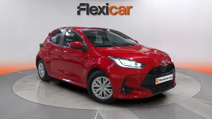Usado Toyota Yaris Hybrid Business Edition 116 CV (85 kW) 2023 Rojo Utilitario