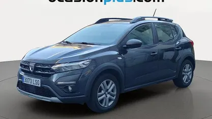 Usado Dacia Sandero Essentiel 91 CV (66 kW) 2021 Gris Utilitario