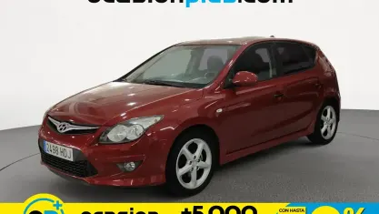Usado Hyundai i30 Comfort 90 CV (66 kW) 2011 Rojo Berlina