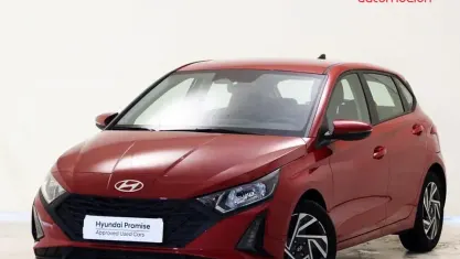 Usado Hyundai i20 84 CV (61 kW) 2024 Rojo Utilitario