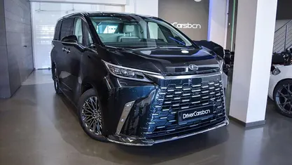 Usado 2025 Lexus LM350h Luxury Line Monovolumen | 158.900 €