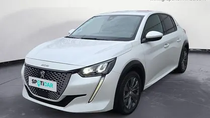 Usado Peugeot e-208 Allure 100 kW (136 CV) 2021 Blanco Utilitario