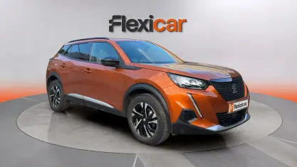Usado Peugeot 2008 Allure 131 CV (96 kW) 2023 Naranja SUV