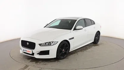 Usado Jaguar XE R-Sport 180 CV (132 kW) 2016 Blanco Berlina