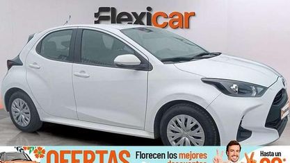 Usado Toyota Yaris Hybrid Active 116 CV (85 kW) 2021 Blanco Utilitario