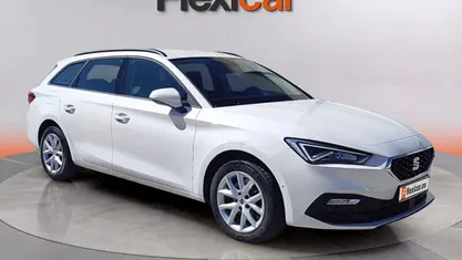 Usado Seat Leon Reference 150 CV (110 kW) 2021 Blanco Berlina