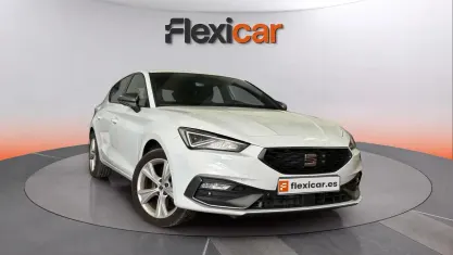 Usado Seat Leon FR 204 CV (150 kW) 2023 Blanco Berlina