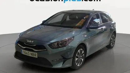 Usado Kia Ceed 101 CV (74 kW) 2025 Gris Utilitario
