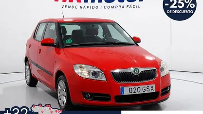 Usado Skoda Fabia 60 CV (44 kW) 2010 Rojo Berlina