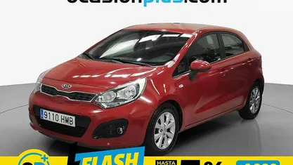Usado Kia Rio 90 CV (66 kW) 2012 Rojo Utilitario