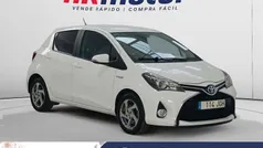 Blanco Usado 2015 Toyota Yaris Hybrid Active Berlina | 11.150 € (Buen precio)