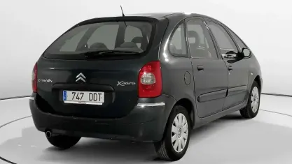 Begagnad Citroën Xsara Exclusive 90 HK (66 kW) 2004 Grå