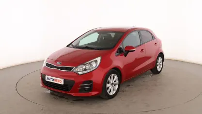Usado Kia Rio 75 CV (55 kW) 2016 Rojo Utilitario