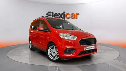 Usado Ford Tourneo Courier Trend 100 CV (73 kW) 2019 Rojo Monovolumen